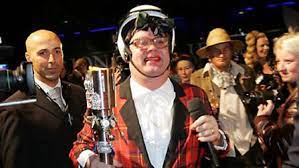 Annie jij bent toch mijn ware, t enige wijf al ga ik soms vreend, ik wil je echt nooit kkijt wie zorgt er annieeee jij bent toch de krenten in mijn vla annie jij bent echt mijn serge en ik jou saskia (andersom he) jij bent de wimpel ik ben jouw vlag jij bent mijn. Filmpje Filmkrant