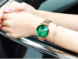 Montre à Quartz Japonaise Tendance en Acier Inoxydable avec Bracelet en  Maille magnétique et étanche, pour Femme Vert : Amazon.fr: Mode