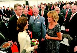 Seit sich caro und daniela vor 20 jahren bei einer schiffskatastrophe kennengelernt haben, sind sie beste freundinnen und machen jedes jahr zusammen urlaub. Geboren In Bottrop Schauspielerin Ulrike Kriener Bottrop