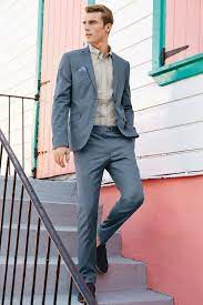 Zu ner lockeren veranstaltung am abend mag ein eng geschnittener schwarzer, eventuell sogar grauer, anzug mit schwarzem hemd und den. 1001 Ideen Thema Grauer Anzug Welches Hemd Passt Dazu Graue Anzuge Hellgraue Anzuge Pullover Mit Hemd