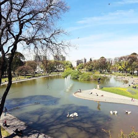  ¿Conoces el Parque Centenario?  Este hermoso espacio verde,  ubicado entre las calles Leopoldo Marechal, Angel Gallardo, Díaz Vélez y  Río de Janeiro en Caballito, ha sido declarado Jardín Histórico según