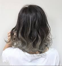 髪型 髪色 ヘアカラー ヘアスタイル トレンド 外国人風 透明感 小顔 人気 グラデーションカラー インナーカラー ハイライトカラー グレー グレージュ ベージュ ヘアスタイリング 髪 色 黒髪 グラデーション ミディアム