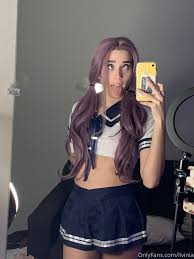 Livinia Roberts Private Photos: The Leaks Devastating Effect - Truth or  Fiction