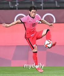Shutterstock 컬렉션에서 hd 화질의 붉은 팀 축구선수 스톡 이미지와 수백만 개의 사용료 없는 다른 스톡 사진, 일러스트, 벡터를 찾아보세요. Irbdvulkgd68 M