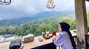 Waduk selorejo sendiri juga memiliki sebutan lain yakni bendungan selorejo yang didirikan dengan tujuan guna menampung aliran sungai konto yang merupakan anak dari sungai brantas dan juga sungai kwayangan. Noi Coffee Cangar Batu Review Lokasi Harga Menu Dan Tiket Masuk Fankymedia