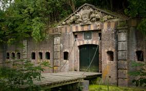 It's a other size geocache, with difficulty of 1.5, terrain of 1.5. Fort Bij Rijnauwen Www Amelisweerd Com