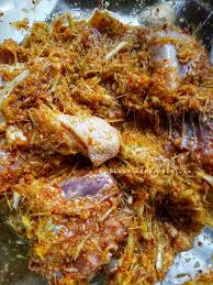 Hanya dengan dua step anda dapat menikmati ayam goreng mamak kesukaan anda. Cara Perap Masak Ayam Goreng Berempah Yang Rangup Simple Je Tapi Sedap Terbaik Keluarga