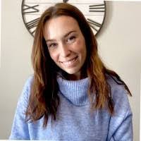 Holly Fischer's Instagram, Twitter & Facebook