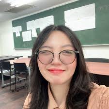 Hi! I'm Ren and I live in Osaka, Japan. I am an engineer and a part-time  photographer. I started using threads not long ago and I plan to share here  stories of