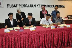 Lotte chemical titan produces malaysia's most comprehensive portfolio of olefins and polyolefins which contribute to the enhancement of every day life. Universiti Sains Malaysia Enters Symbiotic Research Collaboration With Lotte Chemical Titan Holding Bhd Lct To Drive Circular Economy For Plastics School Of Chemical Engineering Universiti Sains Malaysia