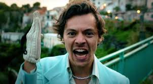 Harry styles will be performing in singapore on thursday, 3 may at the singapore indoor stadium with special guest warpaint. Watch Harry Styles On The Run In Italy In His New Video Golden