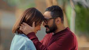 وجهت الفنانة المصرية حلا شيحة رسالة للفنان المصري تامر حسني، صباح اليوم الخميس، تهاجمه فيها بعدما تم عرض أغنية بحبك والتي كانت جزءاً من فلمهما مش أنا واللذان اشتركا في بطولته و تم عرضه في السينمات المصرية في ٢٣ يونيو ٢٠٢١. Xlaq X2wb9apzm
