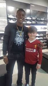 Gini wijnaldum shows off his vocal talents in our latest kop kids interview, belting out his own take on bob philippe coutinho and gini wijnaldum take on a side containing no fewer than 30 of the club's. Limerick Kid Runs Into Liverpool Star In A Shop Liverpool Star Buys Him Football Boots Sportsjoe Ie