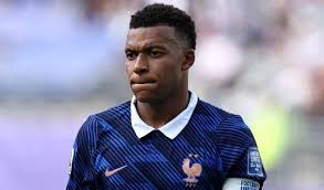 Mbappé ditador: camisa 10 da França viraliza com memes; apelido tem origem em atitudes fora do campo e já virou até piada em avião com Dembelé