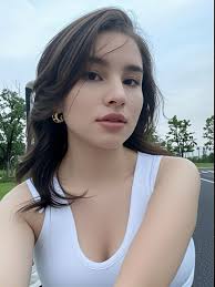 Gorgeous, I like that but I'm 53 and I can't stand BS.