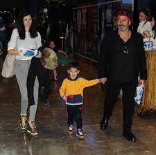 Cem yılmaz, galaya önal'la birlikte geldi ama içeriye 5'er dakika arayla girdiler. Cem Yilmaz Dan Oglu Kemal Ve Eski Esi Ahu Yagtu Ya Ozel Otomobil Magazin Haberleri Ntv