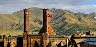 Erzurum had a population of 361,235 in the 2000 census, increasing to 367,250 by 2010. Erzurum Erzurum Turkiye Club Strava Erzurum Auf Strava
