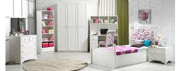 Modern çizgimiz, teknoloji ve kaliteyi bir araya getiren trend koleksiyonlarımız ile gerçek konforu sunmanın mutluluğunu yaşıyoruz. Cizgi Mobilya Beyaz Genc Odasi Dekorstore