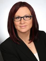 Deborah Osman's Instagram, Twitter & Facebook