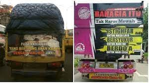 Maybe you would like to learn more about one of these? 6 Tulisan Penuh Makna Di Belakang Truk Ini Bikin Cengar Cengir Hot Liputan6 Com