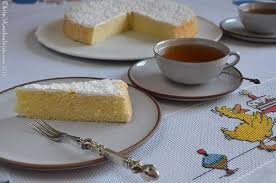 Zum Geburtstag Zitronen Wolkenkuchen Ohne Tute Wolkenkuchen Lebensmittel Essen Kuchen Und Torten