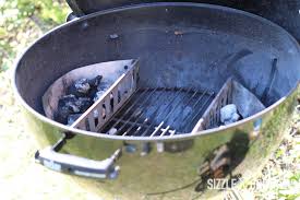 Die standard weber pizzastein für gasgrill und kugelgrill gibt es in diesen ausführungen dieses modell eignet sich zum backen von pizza, brot und gebäck, er verteilt die wärme schnell und dennoch gleichmäßig. Der Kugelgrill Kaufberatung Informationen Tipps Anleitung