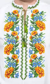 Красивая улыбающаяся девушка с караваем, украинская хата, люди в вышиванках, красивые пейзажи, борщ, пампушки с чесноком и сало. Vyshivanki Po Regionam Ukrainy Magazin Vyshivanochka