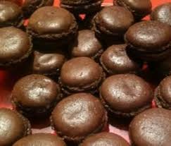 Macarons Au Chocolat Tout Au Thermomix Recette Macaron Chocolat Macaron Recette Macaron