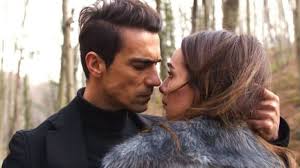 Siyah Beyaz Ask In Italiano Dove Seguire La Serie Completa Serie Turche Italia Nel 2020 Bianco E Nero Storia D Amore Turchia