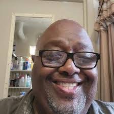 Shelly Pfeil's Instagram, Twitter & Facebook