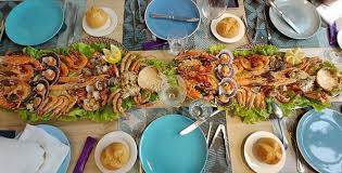 You will need a grill or a grilling skillet, a grilling basket for veggies, a molcajete or mortar, a chopping block and kitchen utensils. Parrillada De Marisco Restaurante El Pescador