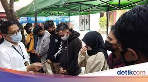 Kekinian, kesepuluh pria tersebut ditetapkan sebagai tersangka setelah ditangkap hari senin (26/10). Pastikan Tak Ada Trauma Mahasiswi Digilir Pria Di Makassar Direhabilitasi