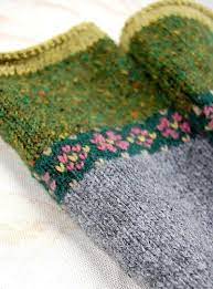 For this pattern, you will need to know how to read a chart, but despite all the colors in the make a wish when you knit and wear these amazing fingerless mitts with fluffy dandelions. Ravelry Hgd11 S Fair Isle Fingerless Mitts Knitting Gloves Pattern Knitting Mittens Pattern