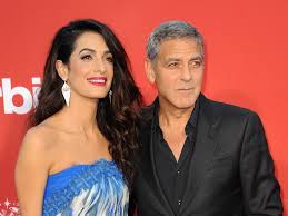 Amal clooney was spotted outside a hotel in new york city with her adorable twins. George Clooney Verbietet Ihm Seine Frau Amal Das Motorradfahren Trend Magazin George Clooney Amal Clooney Frau