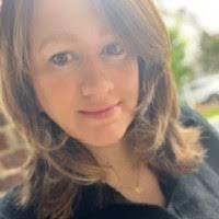 Melanie Warner's Instagram, Twitter & Facebook