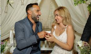 أقدم في فيلم العارف قضية مهمة جدا، وهي الغزو الفكري، فلم تعد الحروب مجرد. Ø£Ø­Ù…Ø¯ Ø¹Ø² ÙŠØµÙˆØ± ÙÙŠÙ„Ù…Ù‡ Ø§Ù„Ø¬Ø¯ÙŠØ¯ ÙÙŠ Ø§Ù„Ø³Ø¹ÙˆØ¯ÙŠØ© Ø§Ù„ØªÙØ§ØµÙŠÙ„ Ø§Ù„ÙƒØ§Ù…Ù„Ø© Ù…Ø¬Ù„Ø© Ø³ÙŠØ¯ØªÙŠ