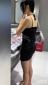 AA25 - Amateur Upskirt Secrets