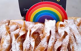 La farina di ceci ha da sempre un ruolo di protagonista nella preparazione di piatti tipici regionali. Chiacchiere Bio Con Farina Di Ceci E Farina Di Fagioli Serra Del Parco