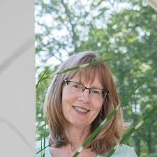 Ann Averill's Instagram, Twitter & Facebook