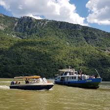 Vila daphna sa afla pe malu dunarii pe clisura dunarii cu acces direct la dunare intre un peisaj magnific. Danubius Cruises Bulevardul 1 Decembrie 1918 10 11 OrÈ™ova MehedinÈ›i Romania Orsova 2021