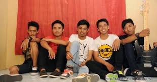 Berikut kutipan lirik lagunya bila nanti aku pergi akankah kau setia menantiku, menungguku …. Lirik Lagu D Cozt Band Akankah Kau Setia Lirik Lagu Lagu Lirik