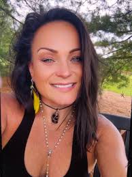 If anyone can help me this group can. Have you heard of anyone who reads  your eyes? I have heard these people can see physical illness, mental  illness, etc. through your eyes.