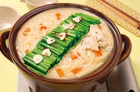 もやしとニラで！もつ鍋風煮込みラーメン｜アレンジレシピ｜味ひとすじ 永谷園