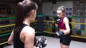 Girl vs MMA Fighter | Underground Fight Club — Видео | ВКонтакте