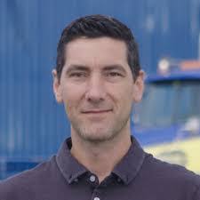 Michael Pett's Instagram, Twitter & Facebook