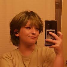 Sarah Settles's Instagram, Twitter & Facebook