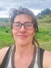 Gina Bates's Instagram, Twitter & Facebook