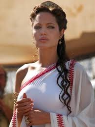 Jolie pitt)‏، مواليد 4 يونيو 1975)، وهي ممثلة، وصانعة أفلام، وإنسانية أمريكية. Ø¨Ø§Ù„ØµÙˆØ± Ø£Ù†Ø¬Ù„ÙŠÙ†Ø§ Ø¬ÙˆÙ„Ù‰ Ù…ØªØ­Ù…Ø³Ø© Ù„ØªØ¬Ø³ÙŠØ¯ Ø´Ø®ØµÙŠØ© ÙƒÙ„ÙŠÙˆØ¨Ø§ØªØ±Ø§ Ø¨Ø¹Ø¯ Ø²ÙŠØ§Ø±Ø© Ù…ØµØ± Bodazanklawi