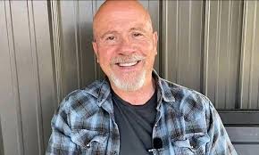 Anyone else love Klaus voice when he yells?? 😍