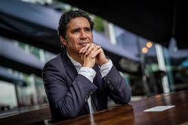 Ignacio briones rojas (santiago, 12 de diciembre de 1972) es un ingeniero comercial, economista, político y académico chileno, militante de evolución política, partido del cual es candidato presidencial. Ignacio Briones Evopoli El Presidente Pinera Tiene Que Lidiar Con Una Coalicion Que Perdio Por Completo Sus Convicciones La Tercera